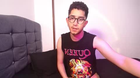 Snapshot of leoh_hades chatting on November 18, 2025, 2:06 am Leoh online show from November 18, 2025, 2:06 am