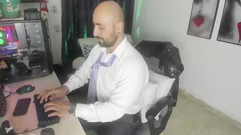 Snapshot of leon_1717 chatting on December 28, 2024, 10:13 pm Leon online show from December 28, 2024, 10:13 pm