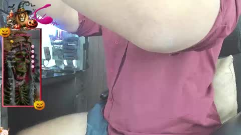 Snapshot of leon_1717 chatting on October 3, 2025, 4:37 pm Leon online show from October 3, 2025, 4:37 pm