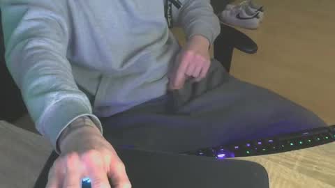 Snapshot of leon_97 chatting on December 26, 2024, 9:26 pm Lele 97 online show from December 26, 2024, 9:26 pm