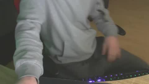 Snapshot of leon_97 chatting on December 29, 2024, 12:20 am Lele 97 online show from December 29, 2024, 12:20 am