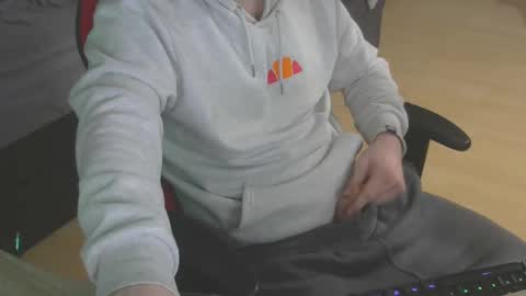 Snapshot of leon_97 chatting on February 6, 2025, 1:05 am Lele 97 online show from February 6, 2025, 1:05 am