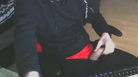 Snapshot of leon_97 chatting on October 6, 2025, 8:56 am Lele 97 online show from October 6, 2025, 8:56 am