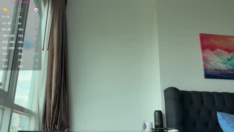 Leon online show from November 19, 2025, 2:33 am