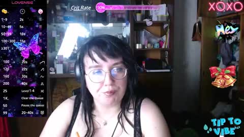 Snapshot of leona_harrison chatting on December 2, 2024, 7:49 pm Leona Harrison online show from December 2, 2024, 7:49 pm