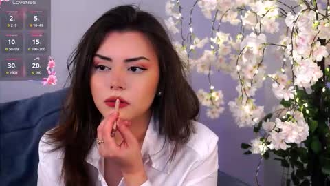 Snapshot of leonardarizk chatting on November 18, 2025, 8:41 am Mia online show from November 18, 2025, 8:41 am