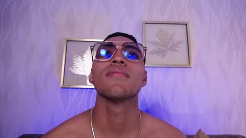 Snapshot of leondisanto chatting on December 3, 2025, 7:12 pm Leon online show from December 3, 2025, 7:12 pm