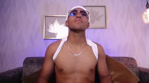 Snapshot of leondisanto chatting on December 4, 2025, 7:00 pm Leon online show from December 4, 2025, 7:00 pm