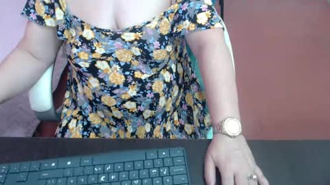 Snapshot of leonela_69 chatting on October 15, 2025, 4:51 pm leonela online show from October 15, 2025, 4:51 pm