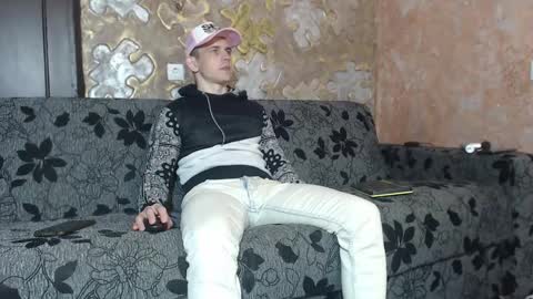 leoroman online show from October 31, 2025, 1:45 pm