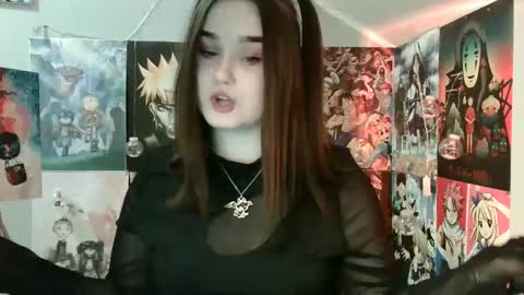 Snapshot of leraaa72 chatting on February 7, 2025, 8:01 am little secret online show from February 7, 2025, 8:01 am