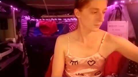 Snapshot of lesleygumgrass chatting on February 15, 2025, 12:59 am LesleyGumGrass- The Boring Trans girl online show from February 15, 2025, 12:59 am