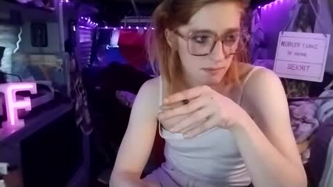 Snapshot of lesleygumgrass chatting on February 24, 2025, 8:36 pm LesleyGumGrass- The Boring Trans girl online show from February 24, 2025, 8:36 pm
