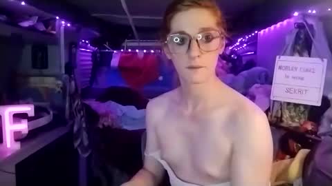 Snapshot of lesleygumgrass chatting on February 24, 2025, 11:41 pm LesleyGumGrass- The Boring Trans girl online show from February 24, 2025, 11:41 pm