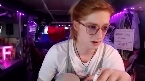 Snapshot of lesleygumgrass chatting on February 26, 2025, 6:00 pm LesleyGumGrass- The Boring Trans girl online show from February 26, 2025, 6:00 pm