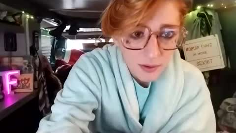 Snapshot of lesleygumgrass chatting on February 28, 2025, 7:25 pm LesleyGumGrass- The Boring Trans girl online show from February 28, 2025, 7:25 pm