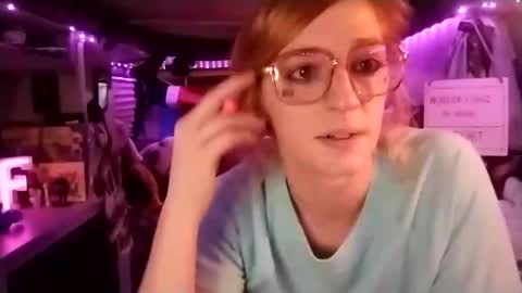 Snapshot of lesleygumgrass chatting on March 1, 2025, 2:37 am LesleyGumGrass- The Boring Trans girl online show from March 1, 2025, 2:37 am