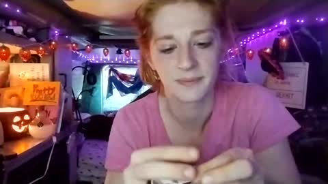 Snapshot of lesleygumgrass chatting on September 18, 2025, 7:49 pm LesleyGumGrass- The Boring Trans girl online show from September 18, 2025, 7:49 pm