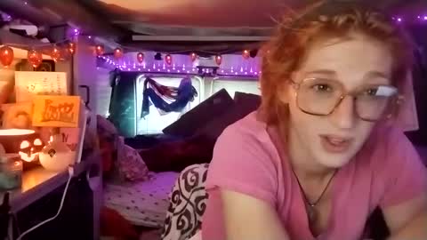 Snapshot of lesleygumgrass chatting on September 19, 2025, 8:09 pm LesleyGumGrass- The Boring Trans girl online show from September 19, 2025, 8:09 pm