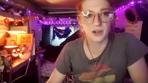 Snapshot of lesleygumgrass chatting on September 22, 2025, 12:18 pm LesleyGumGrass- The Boring Trans girl online show from September 22, 2025, 12:18 pm