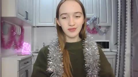  LESLIE   online show from December 21, 2024, 8:10 pm