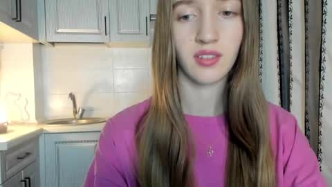  LESLIE   online show from November 21, 2025, 6:28 pm