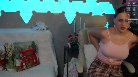 Snapshot of lesliekorfs chatting on December 4, 2024, 9:35 pm LeslieKorfs online show from December 4, 2024, 9:35 pm