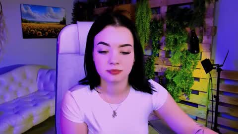 LeslieRowe online show from October 24, 2025, 5:20 pm