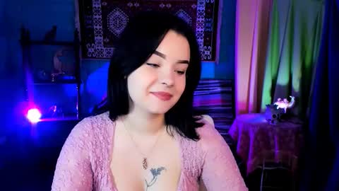 LeslieRowe online show from November 21, 2025, 1:21 pm