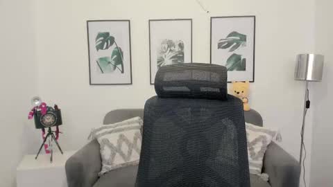 Lesly  online show from February 12, 2025, 8:07 pm