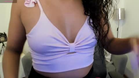 Lesly  online show from March 3, 2025, 8:54 pm