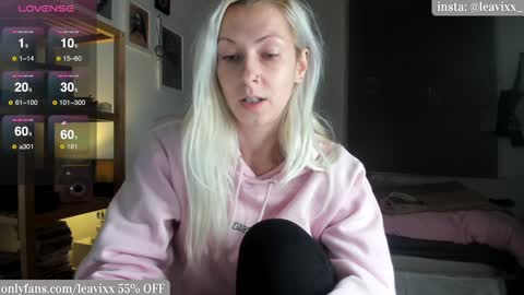 LeaVixx online show from December 17, 2024, 5:36 pm