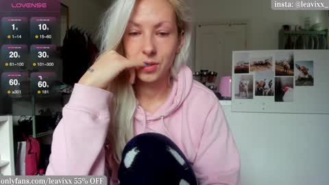 LeaVixx online show from December 23, 2024, 11:36 am