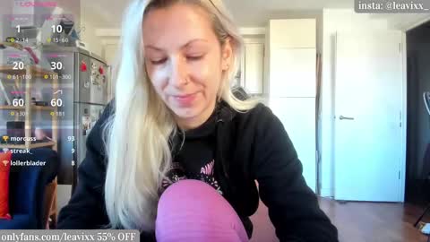 LeaVixx online show from October 24, 2025, 10:44 am