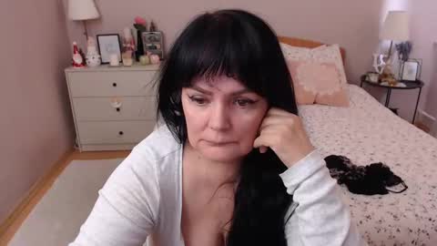 Snapshot of leveme2night chatting on December 13, 2024, 1:01 pm Mary online show from December 13, 2024, 1:01 pm