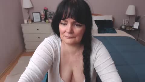 Snapshot of leveme2night chatting on January 4, 2025, 5:26 pm Mary online show from January 4, 2025, 5:26 pm