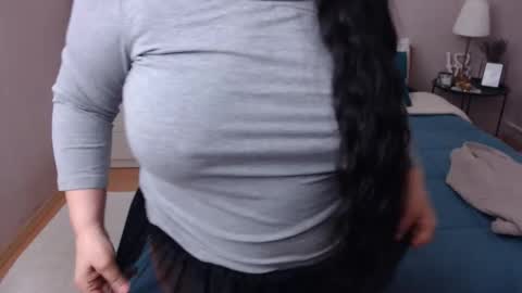 Snapshot of leveme2night chatting on November 18, 2025, 12:42 pm Mary online show from November 18, 2025, 12:42 pm