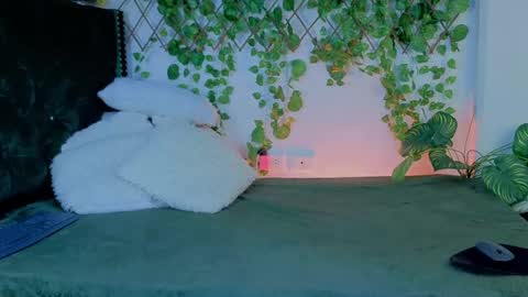 Levi  online show from November 18, 2025, 8:57 pm