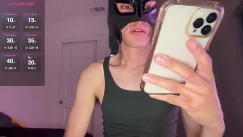 Dromaeosaurex online show from September 15, 2025, 6:35 am