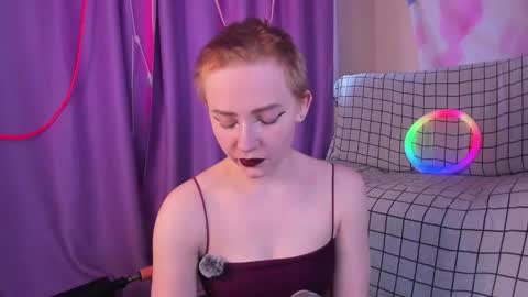 LexxxY online show from September 24, 2025, 7:33 am