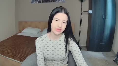 lexyswett online show from March 9, 2025, 1:37 pm