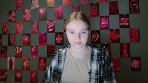 Snapshot of leyla_le chatting on September 9, 2025, 6:35 am Leyla online show from September 9, 2025, 6:35 am