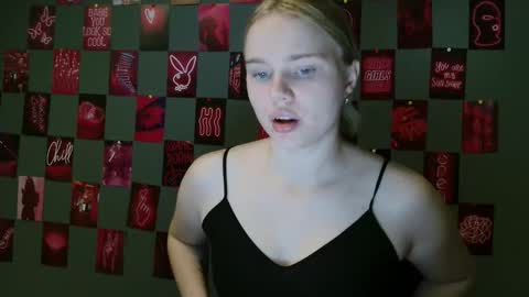 Snapshot of leyla_le chatting on September 13, 2025, 6:02 am Leyla online show from September 13, 2025, 6:02 am