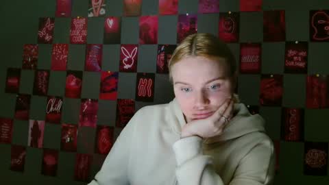 Snapshot of leyla_le chatting on September 27, 2025, 6:18 am Leyla online show from September 27, 2025, 6:18 am