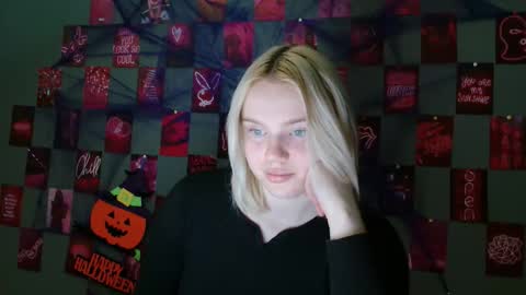Snapshot of leyla_le chatting on October 3, 2025, 6:10 am Leyla online show from October 3, 2025, 6:10 am
