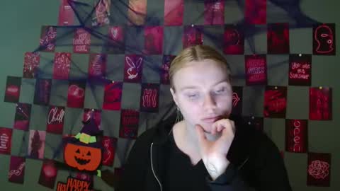 Snapshot of leyla_le chatting on October 17, 2025, 7:11 am Leyla online show from October 17, 2025, 7:11 am