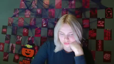 Snapshot of leyla_le chatting on October 18, 2025, 6:16 am Leyla online show from October 18, 2025, 6:16 am