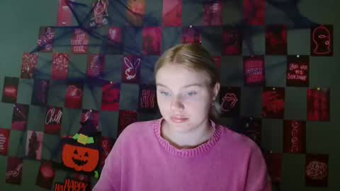 Snapshot of leyla_le chatting on October 20, 2025, 6:03 am Leyla online show from October 20, 2025, 6:03 am