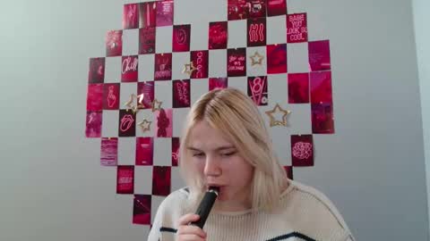 Leyla online show from November 14, 2025, 7:07 am