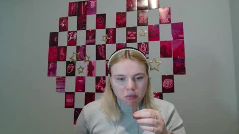 Leyla online show from November 15, 2025, 7:38 am